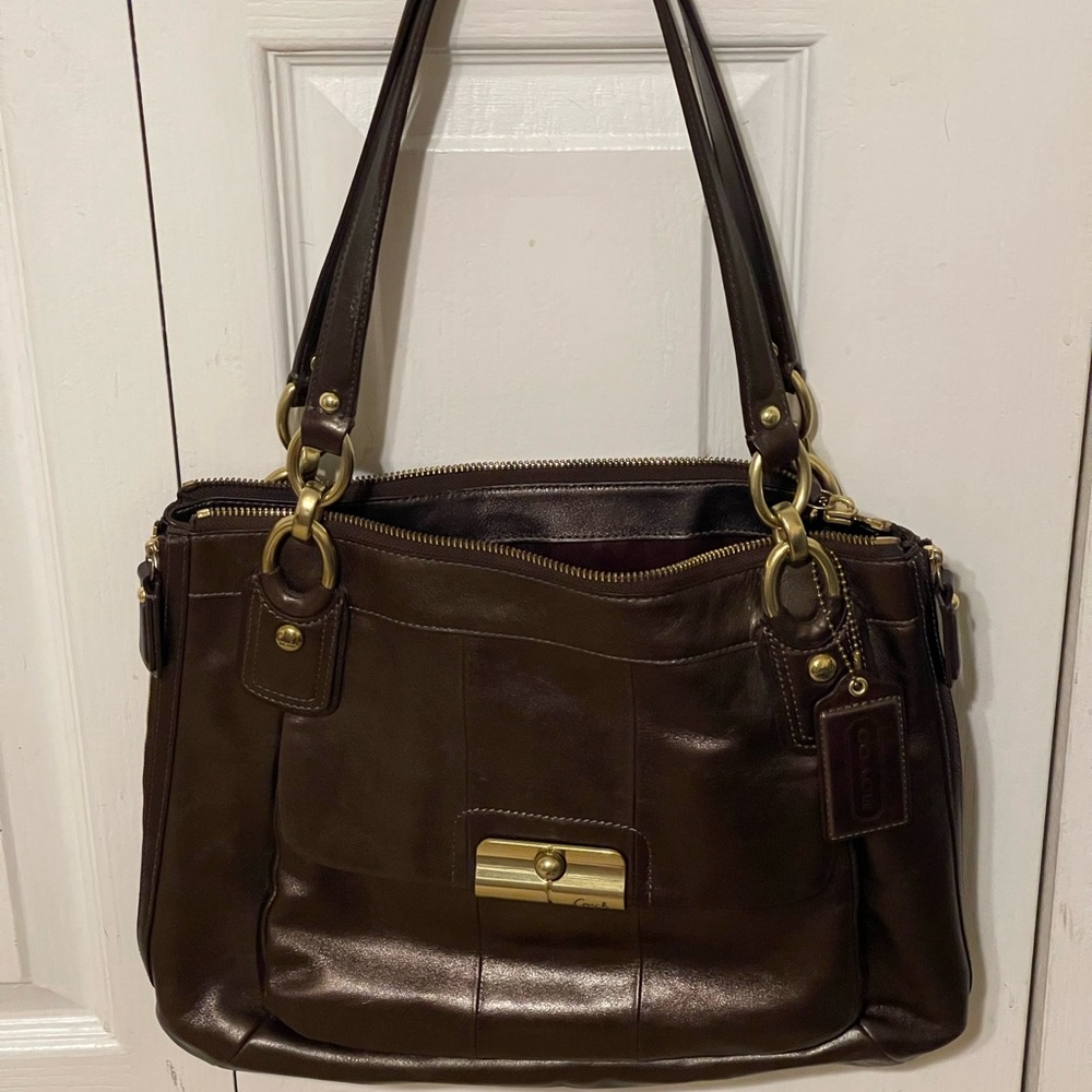 Coach leather shoulder bag dark chocolate
